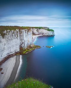 Die Küste von Étretat in einer Langzeitbelichtung. Normandie