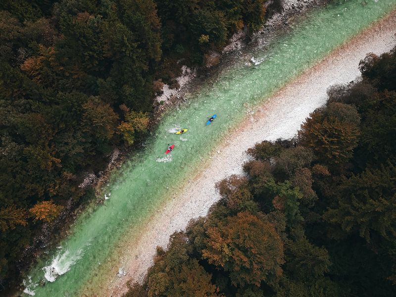 Kajakken op de Soča rivier | Slovenië van Laura Dijkslag