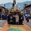 Guatemala: Paasprocessie (Antigua) van Maarten Verhees