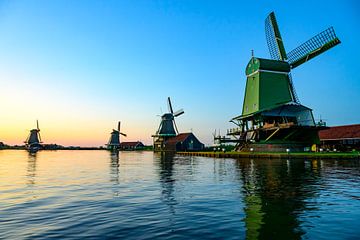 Zaanse Schans windmolens tijdens een zomerse zonsondergang van Sjoerd van der Wal Fotografie