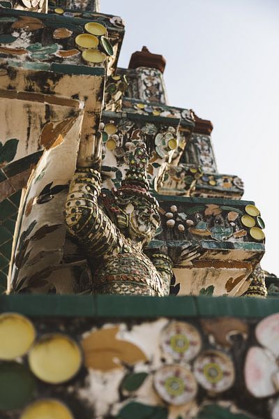 Wat Arun: Het Iconische Tempelcomplex aan de Rivier in Bangko van Ken Tempelers