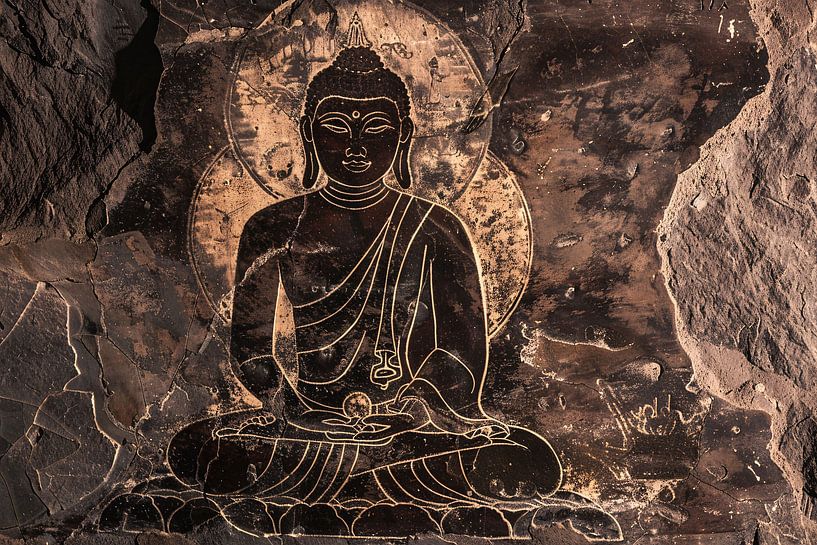 Gelassene Buddha-Felszeichnung in Sepia von Art & Soul Creations