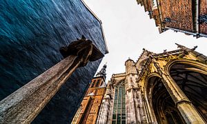 Moenen mit dem Rücken zur Stevenskerk in Nijmegen
