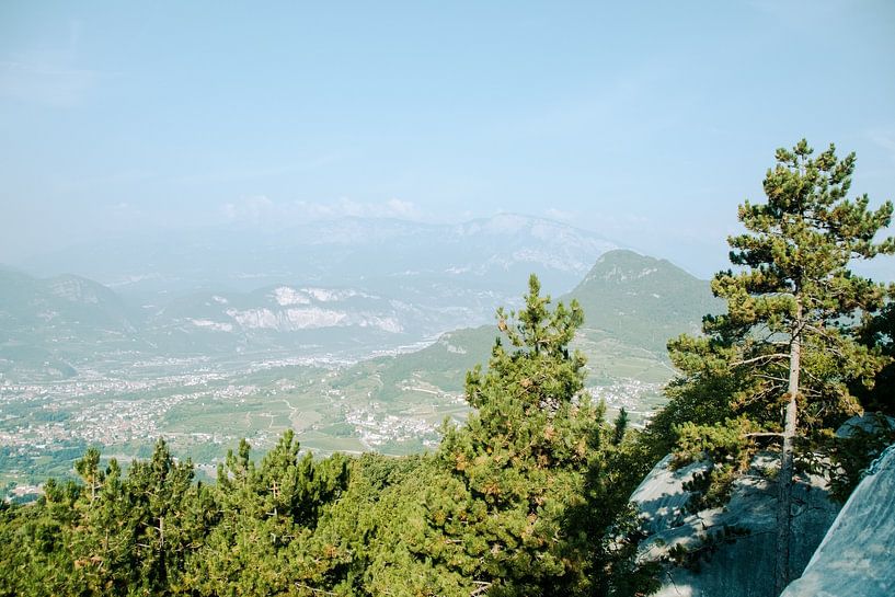 Vue sur la vallée d'Arco, Italie par Manon Verijdt