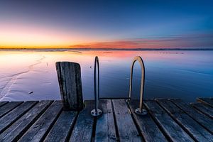 Endlose Stille – Der Badesteg in Dangast zur Blauen Stunde