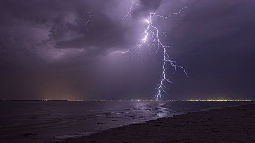 Thunderstorm above the city of Terneuzen van Donny Kardienaal