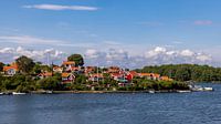 Rode Zweedse huisjes nabij Karlskrona van Adelheid Smitt thumbnail