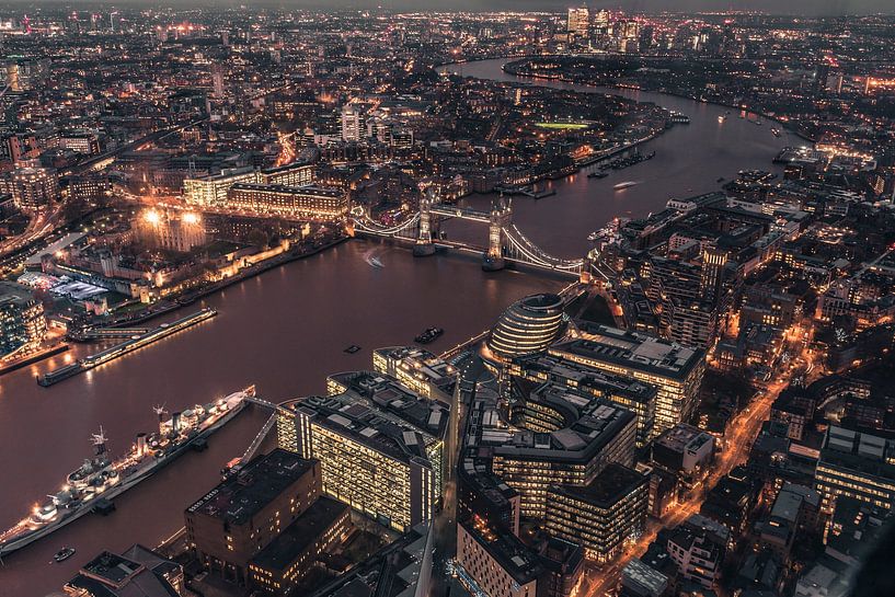 London by Hello Pompoyo