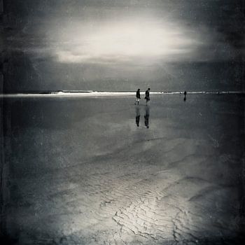 Silberstreifen Am Horizont - Menschen am Strand