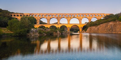 Panorama en zonsopkomst bij Pont Du Gard, Frankrijk