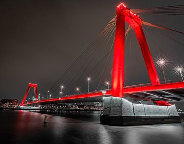 Willemsbrug in de nacht van Jeroen Mikkers
