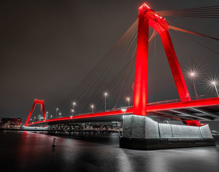 Willemsbrug in de nacht van Jeroen Mikkers