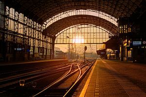 Zonsondergang station Haarlem van Anton de Zeeuw