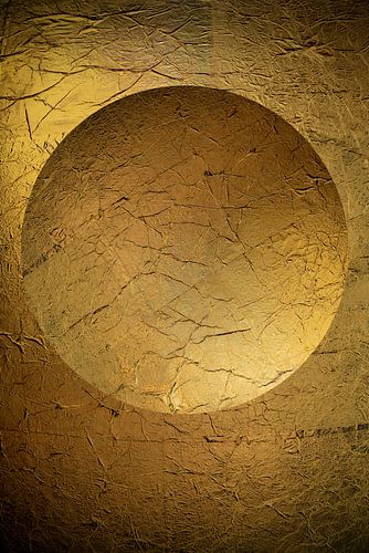 Ronde bal in goud. Minimalisme. 2