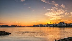 Sonnenaufgang in Dordrecht von Ilya Korzelius