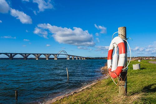 Eine Brücke zwischen Seeland und Moen in Dänemark
