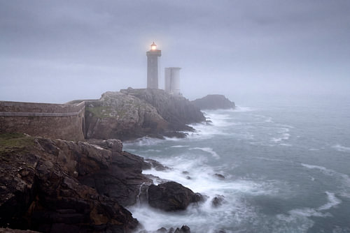 Le Minou dans la brume — Une lumière pour le large