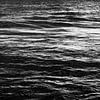 Zwart wit foto van de zee in Sri Lanka van Photolovers reisfotografie