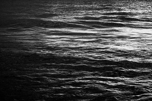 Zwart wit foto van de zee in Sri Lanka