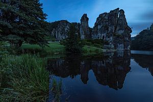 Externsteine und Wiembecketeich zur blauen Stunde