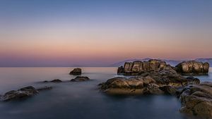 Rochers sur la plage de Kos Grèce sur Harold van den Hurk
