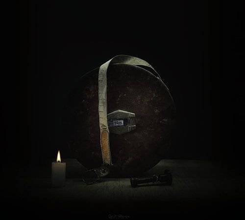 Die Essenz der Zeit: Eine alte Ikone in Licht und Schatten