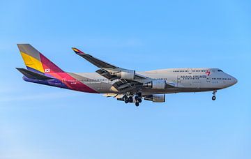 Asiana Airlines Boeing 747-400 kurz vor der Landung. von Jaap van den Berg