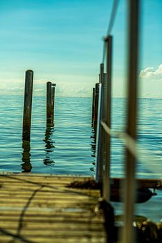 Steg ins Wasser am Strand von Fehmarnsund, Sommer 2024