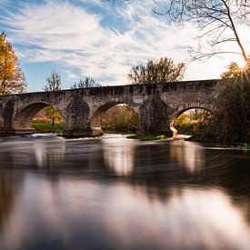 Brug over de Altmühl in herfststemming van Raphotography