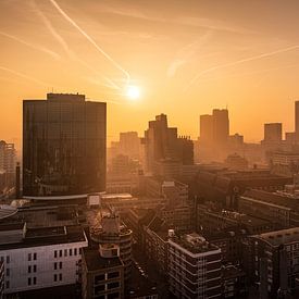 Sonnenuntergang von der Laurenskerk | Rotterdam von Menno Verheij / #roffalove