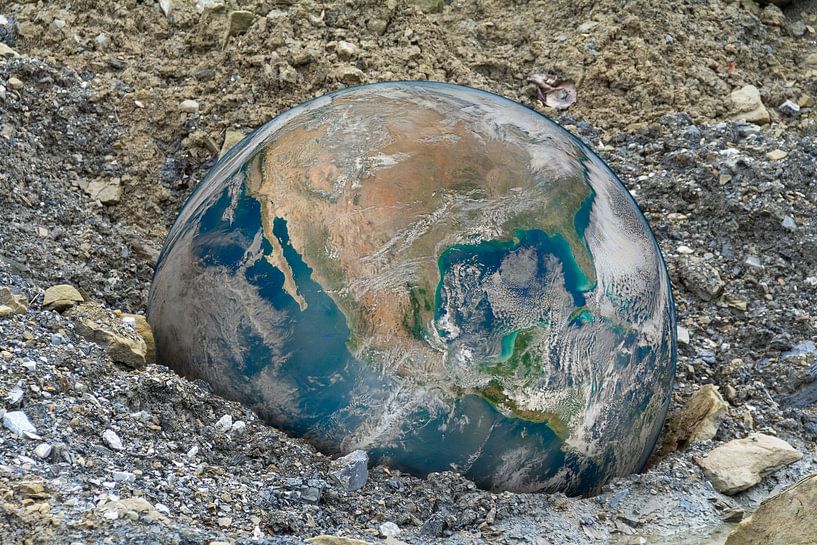 Fallen globe by Achim Prill