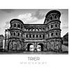 Grafische poster van de Porta Nigra met coördinaten | Trier | Duitsland | Zwartwit fotografie van Laura Dijkslag