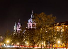 Sankt Lukas Kirche in München bei Nacht