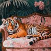 Un tigre sur le canapé sur Niklas Maximilian