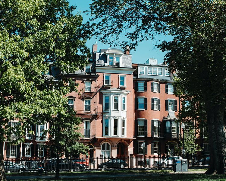 Boston by Hello Pompoyo