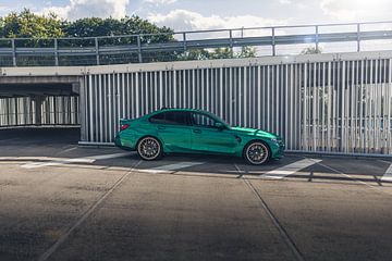 BMW M3 G80 in een parkeergarage met dramatisch contrastlicht van Sebastiaan van 't Hoog