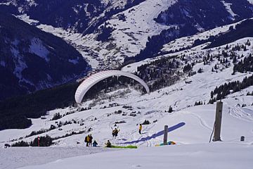 Parapente dans les Alpes de Tux