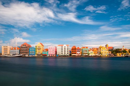Quai commercial à Willemstad #1 sur Edwin Mooijaart