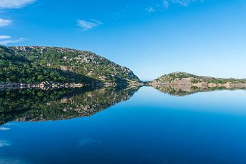 Perfect reflection of rocks in the water of Norway by Manon Verijdt