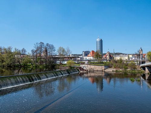 Vue de Iéna avec la rivière Saale