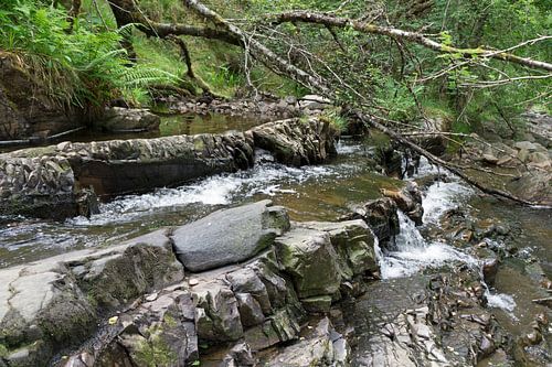 De Plodda waterval is een waterval 5 km ten zuidwesten van het dorp Tomich
