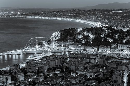 Nice, with Engels Bay and the harbour at night – monochrome by Werner Dieterich