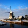 Molens in het warme ochtendlicht in de sneeuw in de winter van iPics Photography