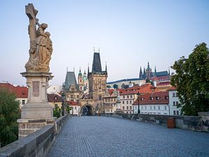 Prag - Die Karlsbrücke am frühen Morgen