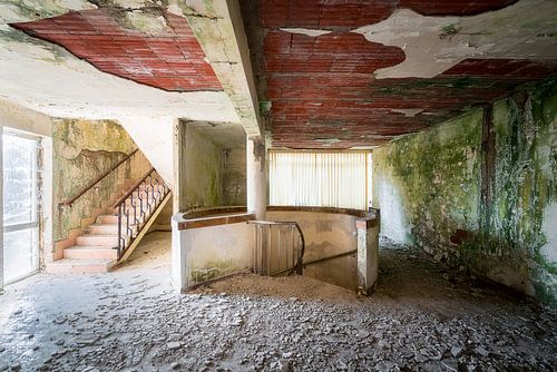 Escalier abandonné dans l'hôpital.