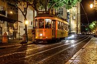 Straße mit Tram in Lissabon von Stephan Neven Miniaturansicht