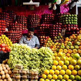 Fruitverkoper in Zuid-India van Marvin de Kievit