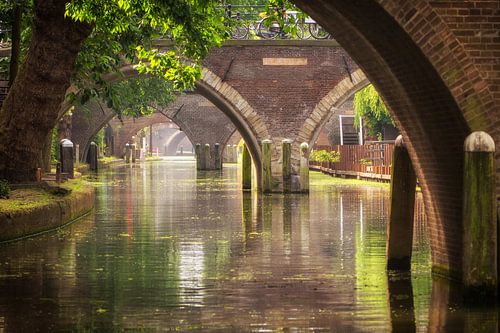 Zicht op de Hamburgerbrug, de Weesbrug, Smeebrug, Geertebrug en Vollersbrug in Utrecht (LIGGEND) van André Blom Fotografie Utrecht