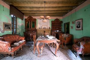 Salon Vintage. sur Roman Robroek - Photos de bâtiments abandonnés