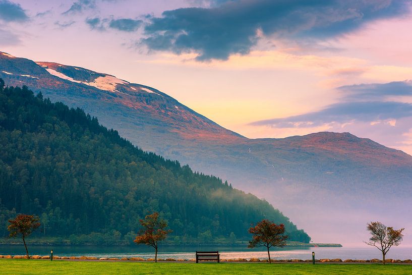 Sonnenaufgang in Loen, Norwegen von Henk Meijer Photography